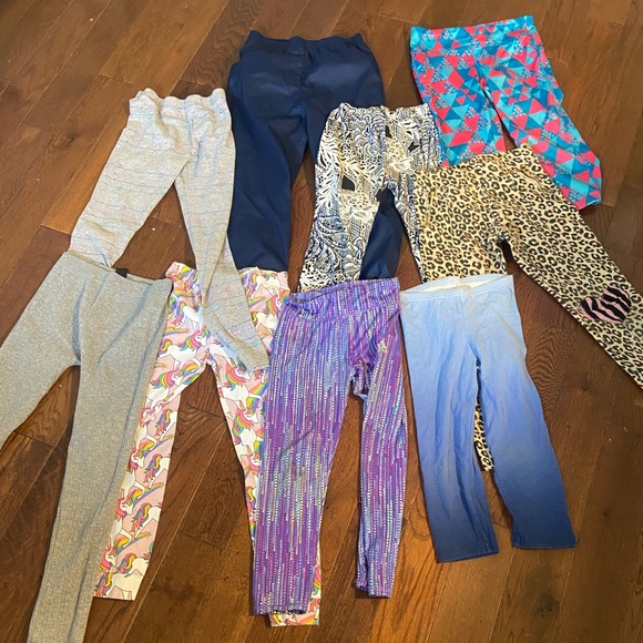 Kids clothes all clothes is size 5-8 in kids - Picture 5 of 5